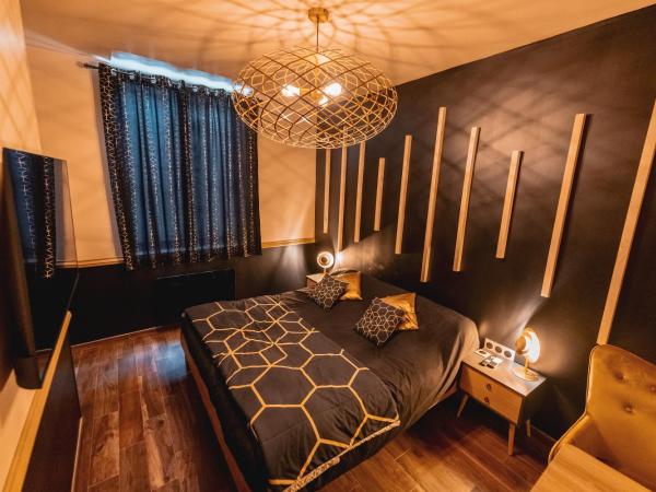 L'eSPAce détente : photo 6 de la chambre suite lit king-size avec baignoire spa