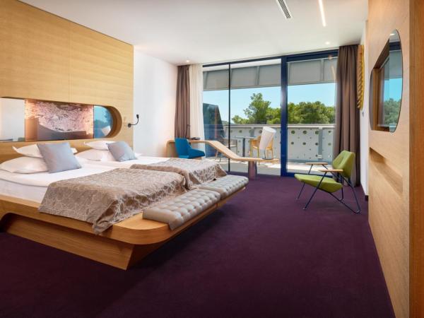 Hotel Olympia Sky : photo 1 de la chambre chambre double ou lits jumeaux supérieure avec balcon - vue sur parc