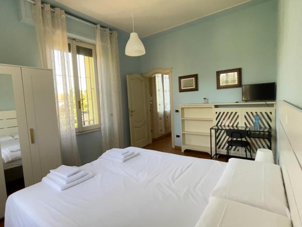 Villa Peonia Parma : photo 6 de la chambre grande chambre double 
