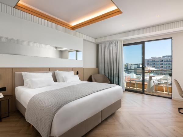 Mediterranean Hotel : photo 1 de la chambre chambre double - vue partielle sur mer.