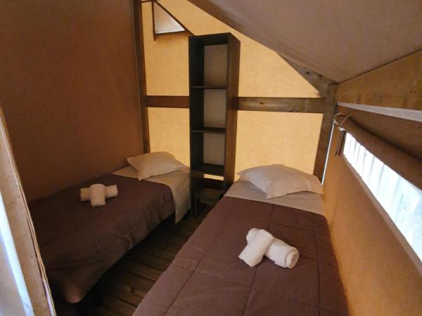 Camping La Pinède : photo 4 de la chambre lodge saleccia