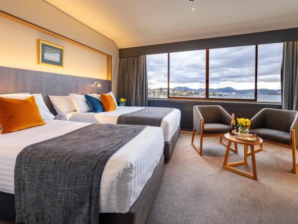 Wrest Point : photo 1 de la chambre chambre double ou lits jumeaux avec vue sur le port.