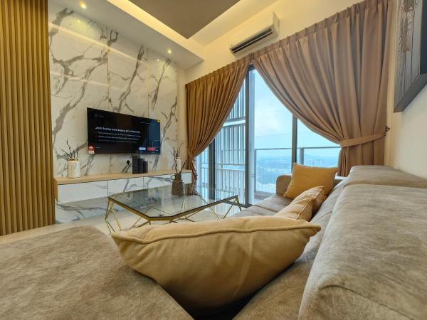 Attic Home Melaka Silverscape Residence & Jonker : photo 4 de la chambre dual key [2hall&4room] premium family suite (private bathtub and city view)