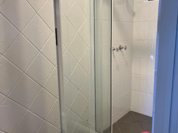 Dreamtime Hostel : photo 5 de la chambre chambre double deluxe avec salle de bains commune