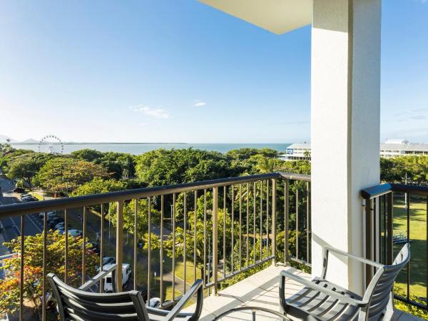 Pacific Hotel Cairns : photo 4 de la chambre superior king balcony suite