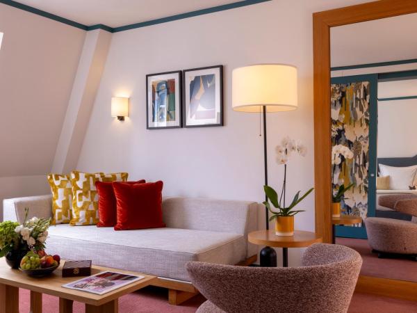 Hôtel Bel Ami : photo 2 de la chambre suite avec bouteille de champagne offerte et accès au spa & salle de sport