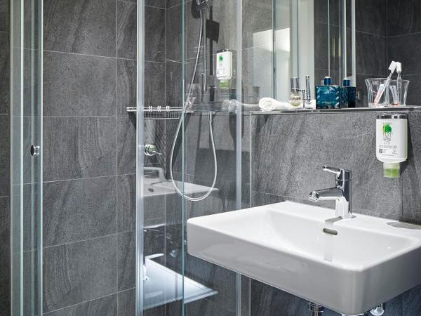 Hotel du Commerce : photo 3 de la chambre chambre double lit queen-size Économique