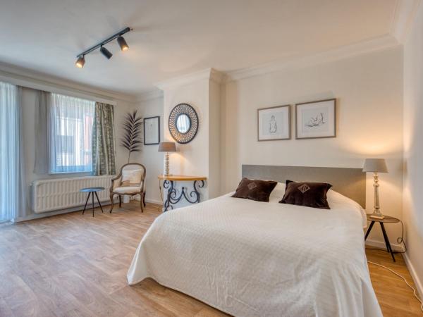 Belle maison bourgeoise partagée de 4 logements : photo 8 de la chambre chambre double