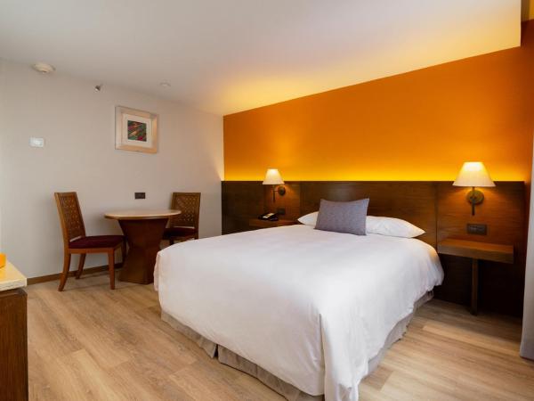 Camino Real Aeropuerto : photo 3 de la chambre chambre lit queen-size de luxe