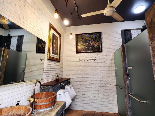 Baan Mai Kradan Hostel Chiang Rai : photo 6 de la chambre chambre familiale avec salle de bains commune