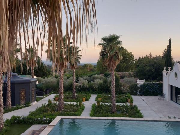 Maison Blue Palm Aix en Provence : photo 1 de la chambre suite lit queen-size - vue sur piscine