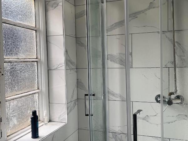 The Walrus Bar and Hostel : photo 3 de la chambre lit dans dortoir mixte de 28 lits