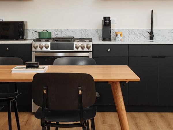 YOWIE Hotel : photo 3 de la chambre studio lit queen-size - accessible aux personnes à mobilité réduite