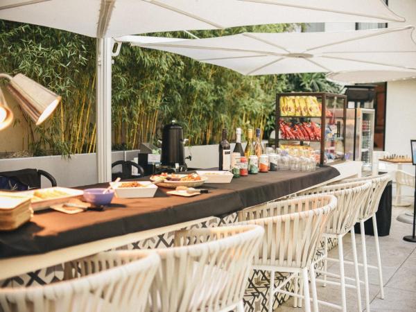 The Godfrey Hotel Hollywood : photo 9 de la chambre chambre lit king-size - accès au salon element