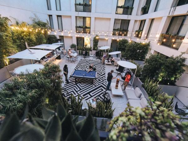 The Godfrey Hotel Hollywood : photo 8 de la chambre chambre lit king-size - accès au salon element