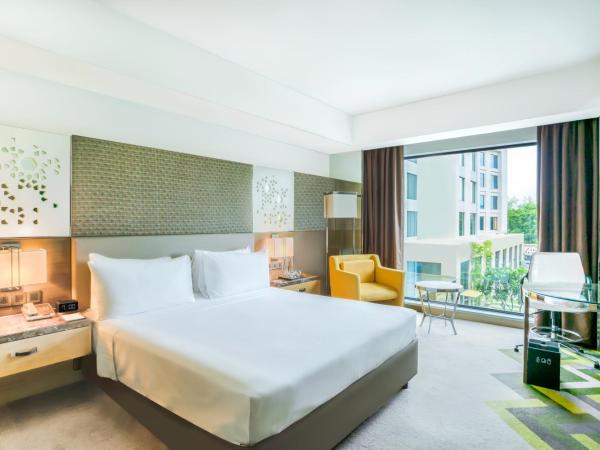 Courtyard by Marriott Agra : photo 2 de la chambre deluxe king room with 15% discount on food, beverages, laundry and spa | 1+1 on select alcoholic beverages (6:00pm to 8:00pm at onyx bar)