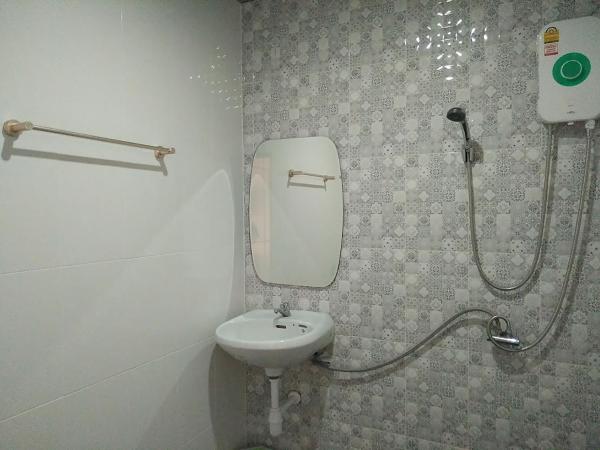 In Phuket House : photo 6 de la chambre chambre double supérieure - vue sur ville