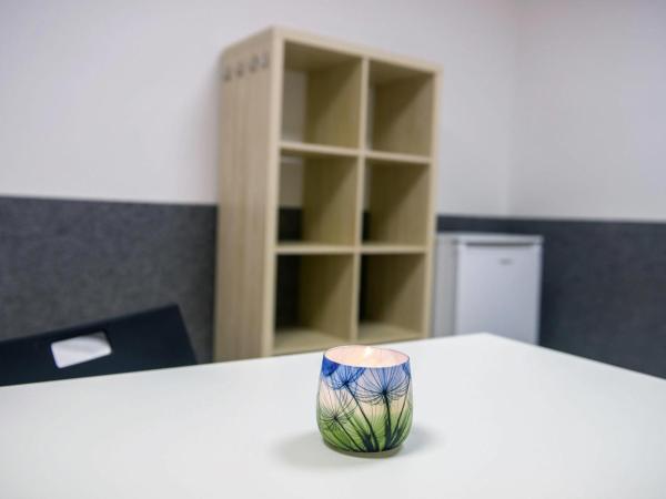 Hostel Seven : photo 6 de la chambre chambre double avec salle de bains commune