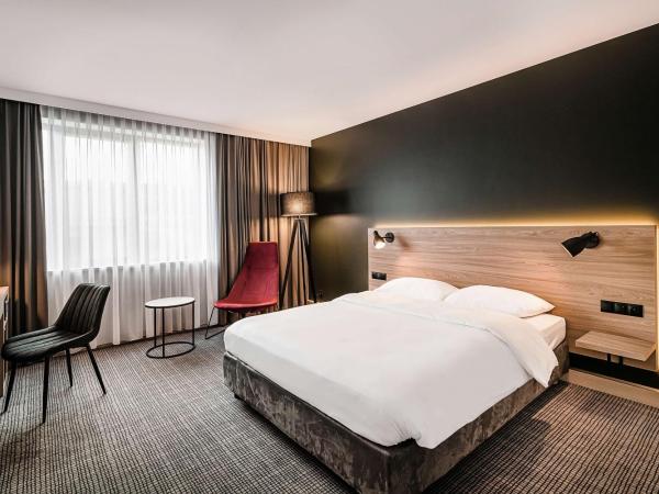 Park Inn by Radisson Krakow : photo 5 de la chambre chambre supérieure - vue sur château