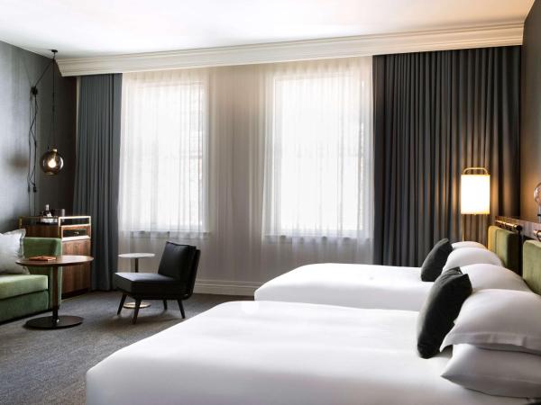 The Alexis Royal Sonesta Hotel Seattle : photo 2 de la chambre chambre lit queen-size préférentielle avec baignoire - accessible aux personnes à mobilité réduite