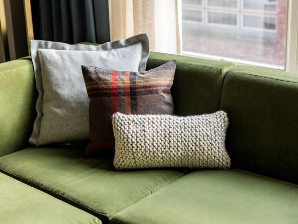 The Alexis Royal Sonesta Hotel Seattle : photo 7 de la chambre chambre lit king-size deluxe avec baignoire - accessible aux personnes à mobilité réduite