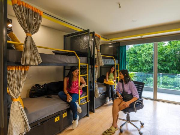 The Hosteller Gurugram : photo 1 de la chambre lit dans dortoir mixte de 4 lits