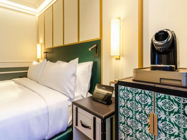 The Emerald House Lisbon - Curio Collection By Hilton : photo 4 de la chambre chambre lit king-size