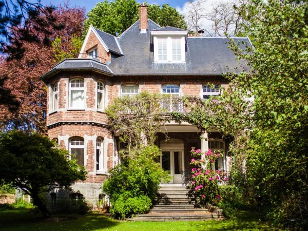 Guest house La Maison Chantecler : photo 2 de la chambre chambre double ou lits jumeaux - vue sur jardin