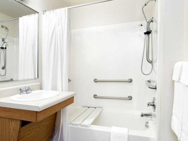 WoodSpring Suites Louisville Jeffersontown : photo 6 de la chambre chambre 2 lits doubles - accessible aux personnes à mobilité réduite - non-fumeurs