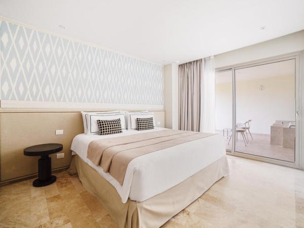 Privilege Aluxes Adults Only : photo 3 de la chambre chambre double supérieure aluxes avec bain à remous