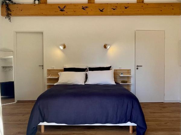 HARITZAGA chambre d'hôte terrasse & jardin privé : photo 6 de la chambre chambre double