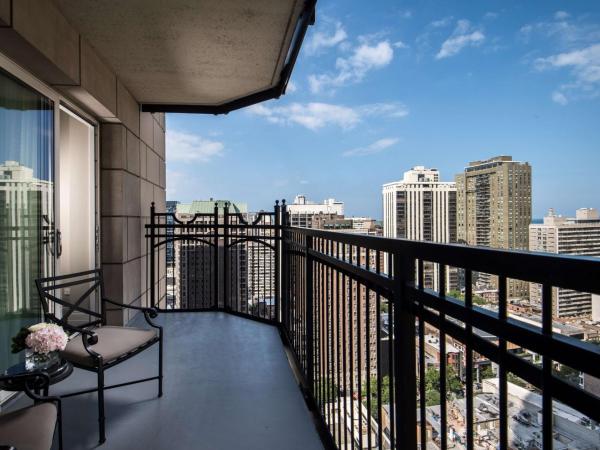 Waldorf Astoria Chicago : photo 2 de la chambre gold coast terrace king suite