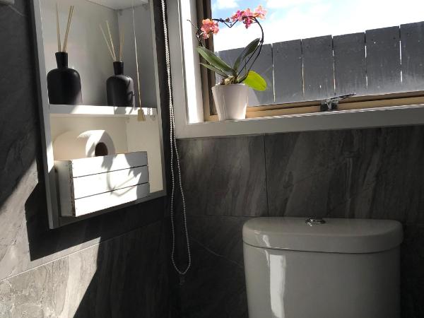 Onehunga Garden Tinyhouse : photo 2 de la chambre suite avec terrasse 