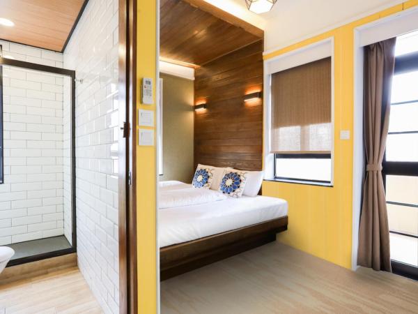 Lychee Sunset Hotel Cheung Chau : photo 1 de la chambre chambre double deluxe avec balcon