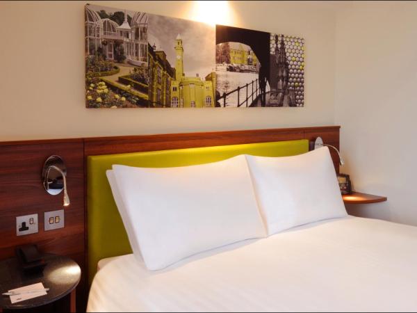 Hampton by Hilton Birmingham Broad Street : photo 4 de la chambre chambre lit queen-size 