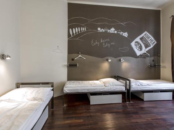 Sophie's Hostel : photo 2 de la chambre lit simple en dortoir féminin de 5 lits