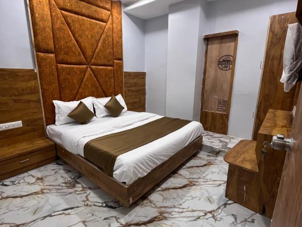 HOTEL KRISHNA : photo 2 de la chambre chambre double deluxe (2 adultes + 1 enfant)