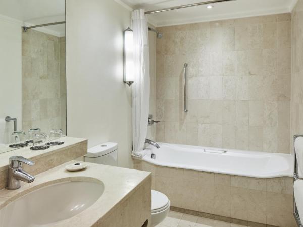 The Dilly : photo 1 de la chambre chambre double supérieure avec deux lits doubles