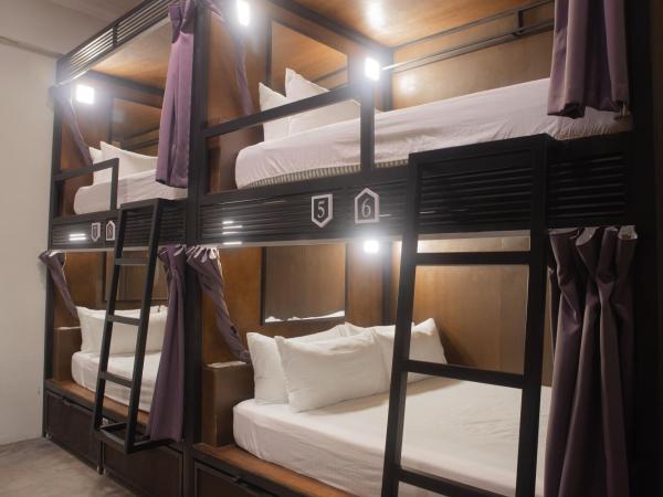 Sleep Here Hostel, Melaka : photo 1 de la chambre lit superposé dans dortoir mixte