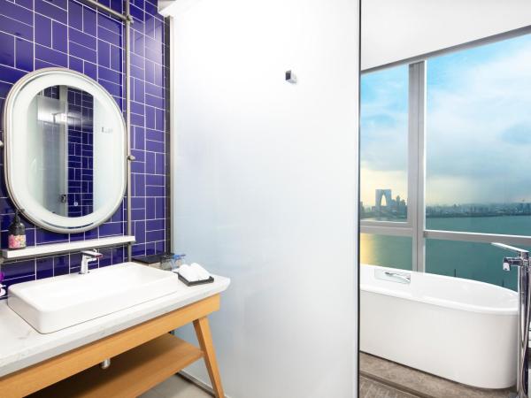 M Social Hotel Suzhou : photo 3 de la chambre suite avec vue sur lac