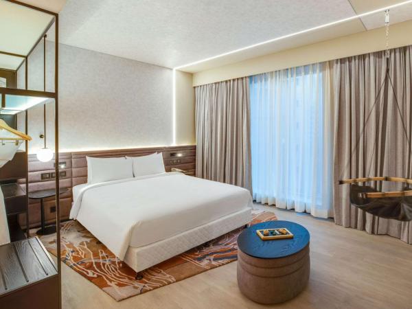 Novotel Pune Viman Nagar Road : photo 1 de la chambre premier suite with complimentary imfl from 6:00 pm to 8 pm at barcode and two way airport transfer