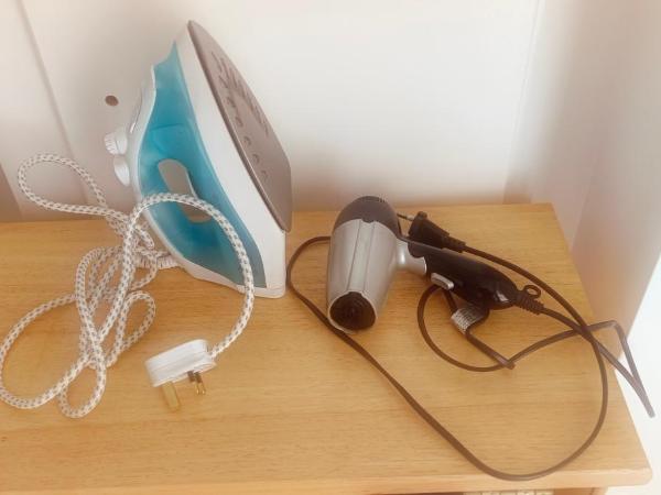 VISHISAMARTH H8 Room 3 ,15 min walk to COOP, ARENA ,ETIHAD ,City Centre, FREE CAR PARKING ,FREE SNACKS, LOCKBOX ,FRIDGE, MICROWAVE,FAN,Late Night Check In Anytime, 2 min walk to Bus Stop, : photo 6 de la chambre chambre double supérieure