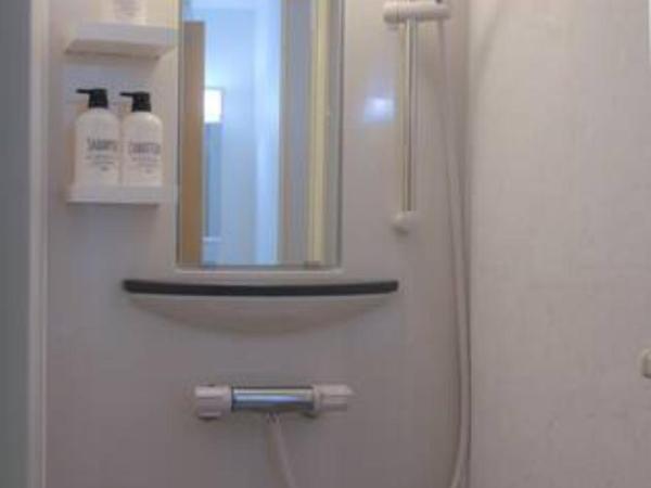 Fortune house 步行直達大阪京瓷巨蛋 直達梅田 桜川4丁目 : photo 9 de la chambre chambre quadruple avec salle de bains