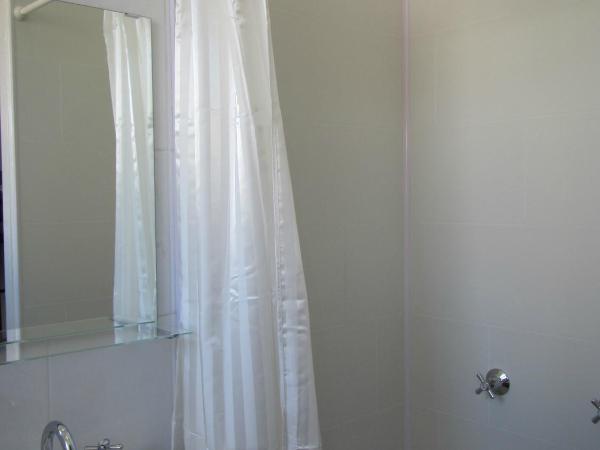 Manly Bunkhouse : photo 8 de la chambre lit dans dortoir mixte de 4 lits avec salle de bains privative