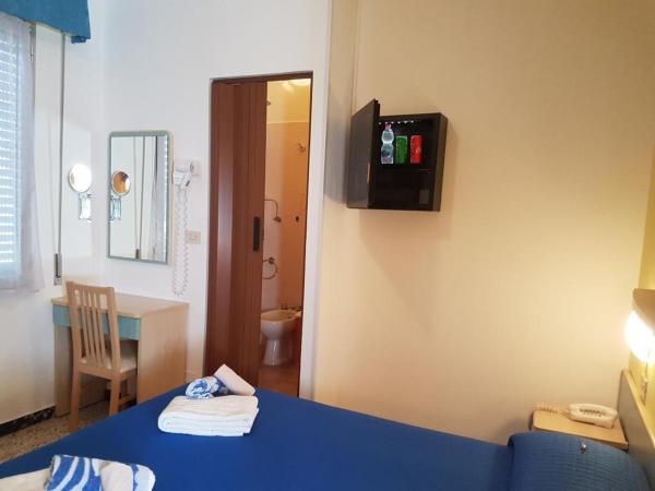 Hotel Villa Ersilia Rimini B&B : photo 2 de la chambre chambre triple