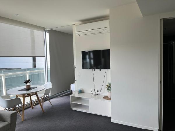 Tasha's Apartments on Warwick : photo 2 de la chambre appartement avec balcon