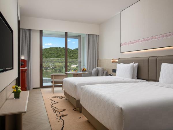 HUALUXE Hotels and Resorts Sanya Yalong Bay Resort : photo 1 de la chambre standard double room with one kid bed and lake view - kids theme