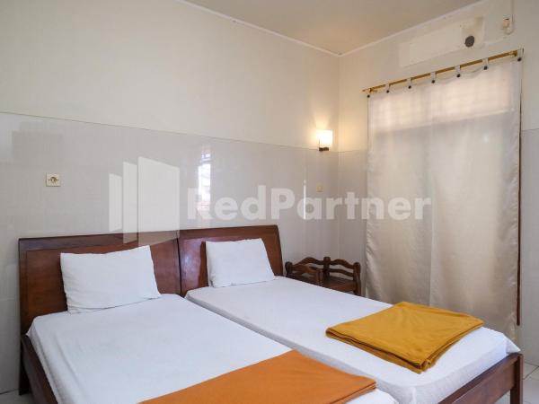 Wisma Garuda Syariah Condoongcatur Mitra RedDoorz : photo 5 de la chambre chambre lits jumeaux standard