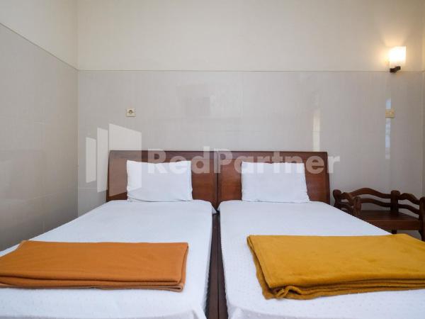 Wisma Garuda Syariah Condoongcatur Mitra RedDoorz : photo 3 de la chambre chambre lits jumeaux standard