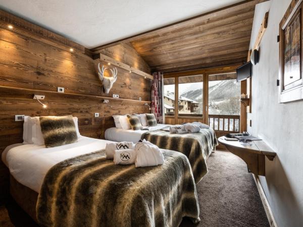 Hôtel Ski Lodge - Village Montana : photo 1 de la chambre chambre triple avec balcon - 3 adultes (13 ans et plus)